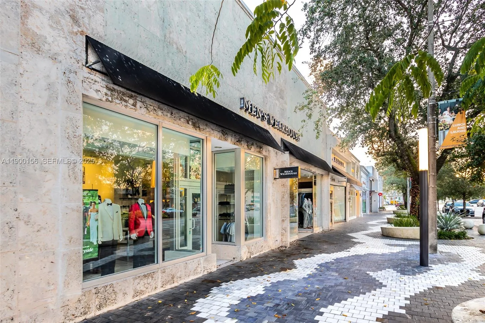 Foto de propiedad en 350 Miracle Mile, Coral Gables, FL 33134 Coral Gables con MLS# 