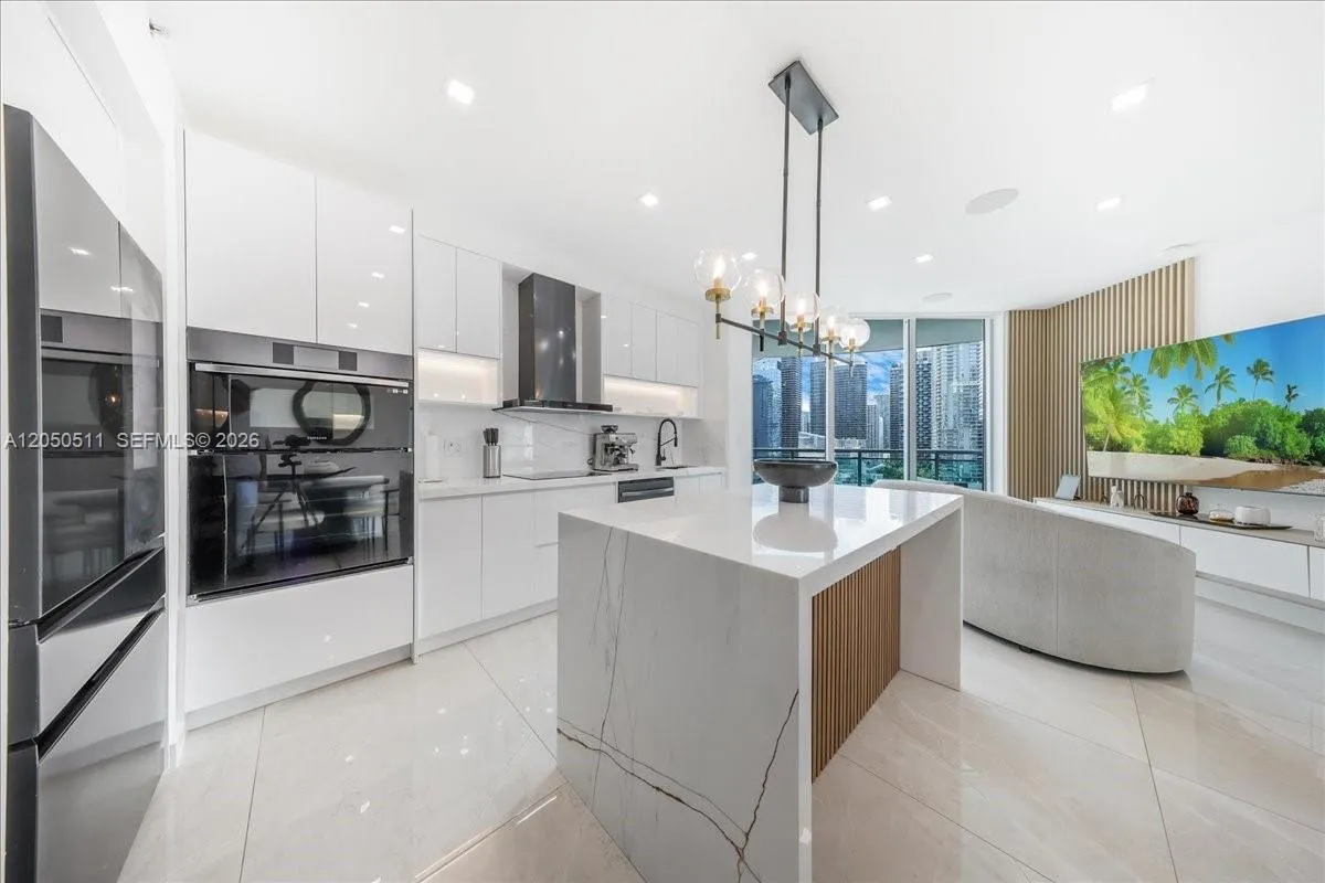 Foto de propiedad en 350 S Miami Avenue 2314, Miami, FL 33130 Miami con MLS# 