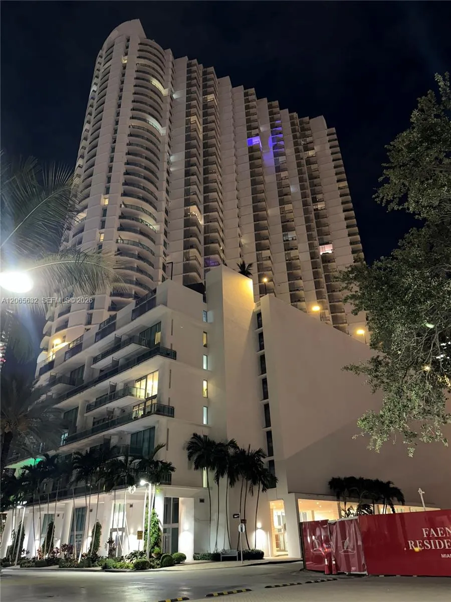 Foto de propiedad en 350 S Miami Avenue 302, Miami, FL 33130 Miami con MLS# 