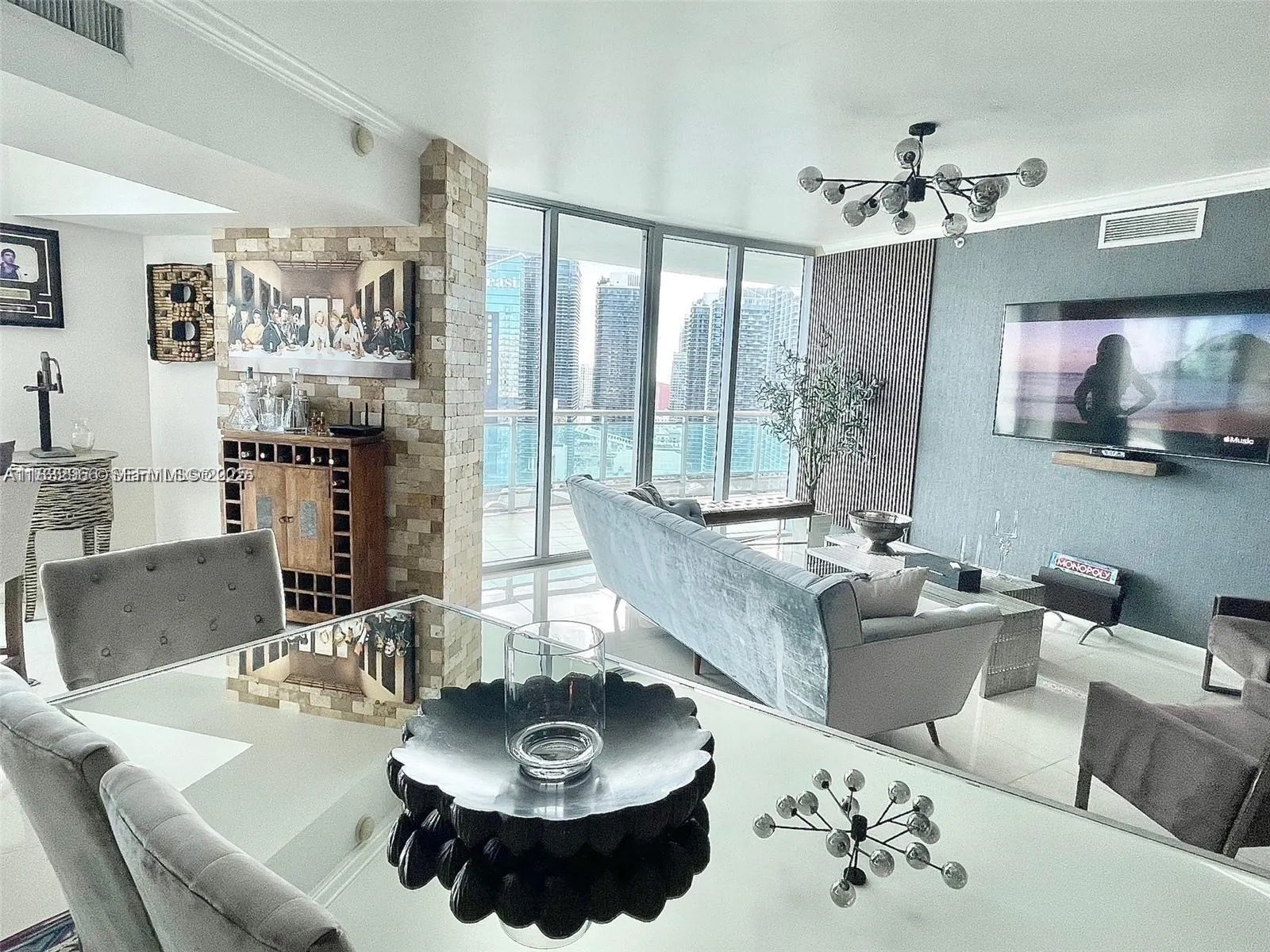 Foto de propiedad en 350 S Miami Avenue 3602, Miami, FL 33130 Miami con MLS# 