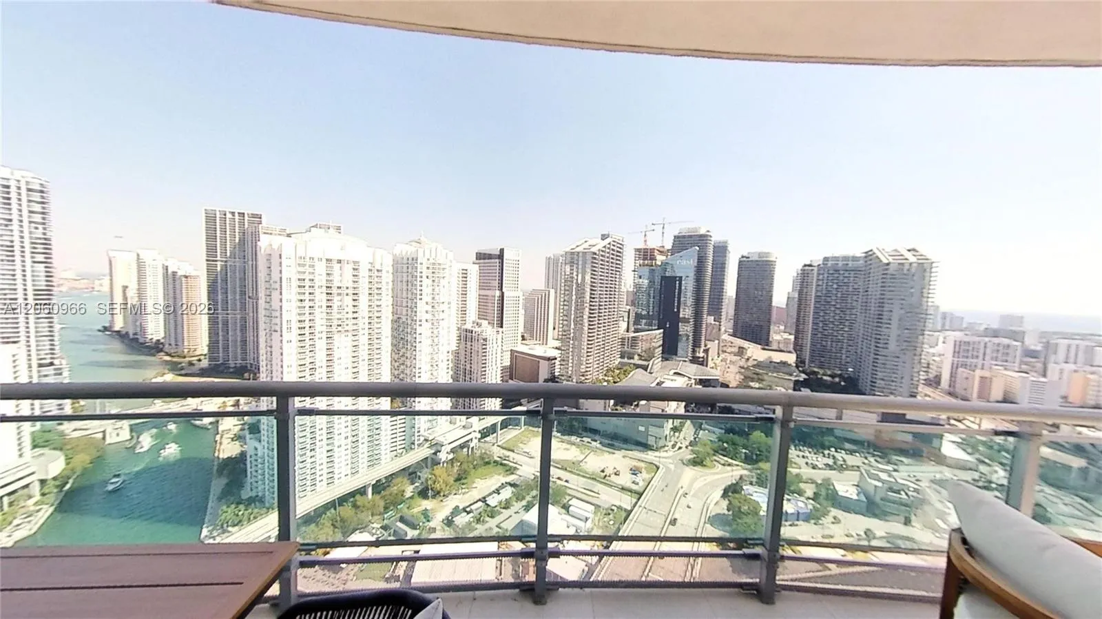 Foto de propiedad en 350 S Miami Avenue 3902, Miami, FL 33130 Miami con MLS# 