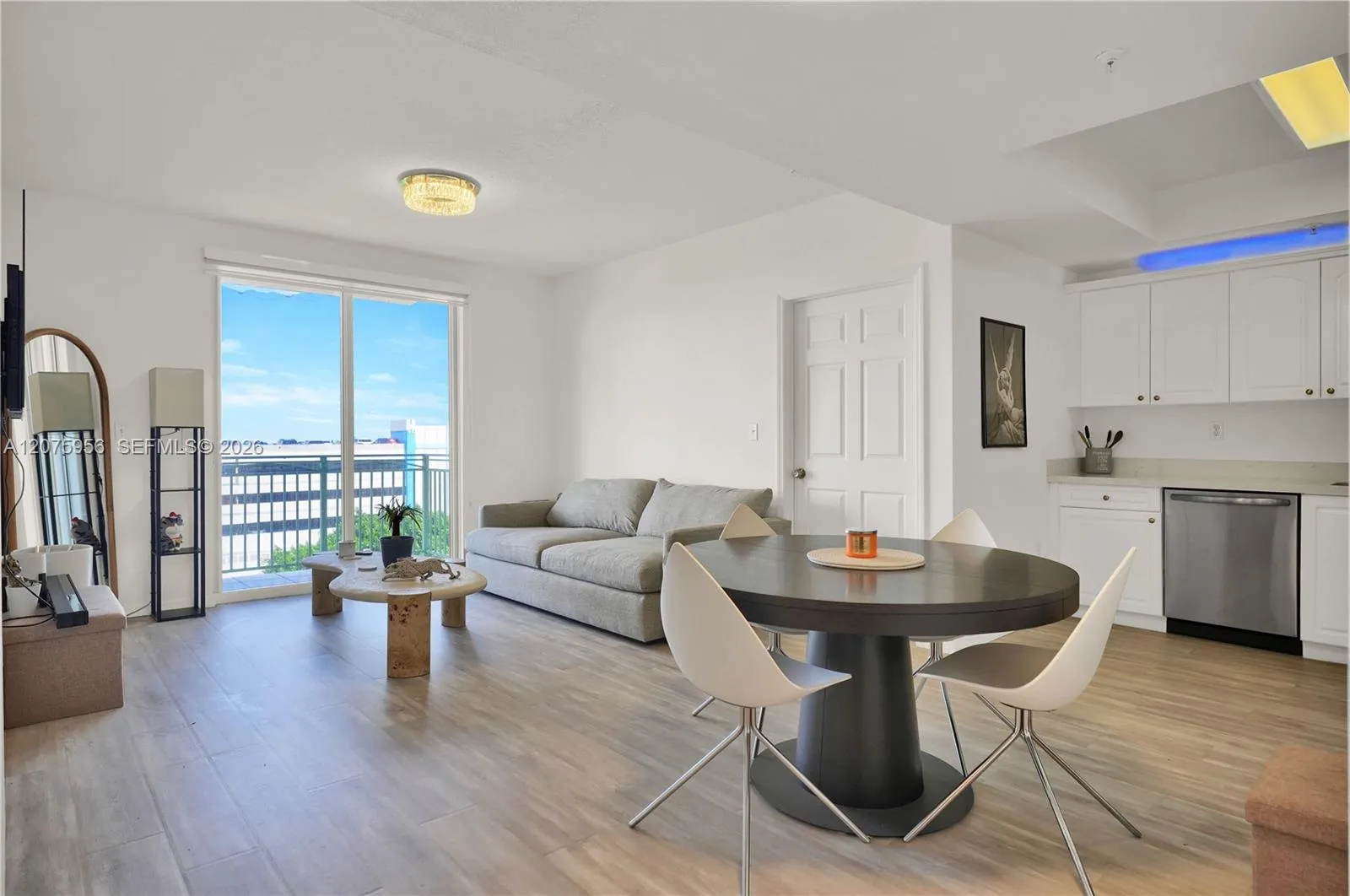 Foto de propiedad en 3500 Coral Way 1010, Miami, FL 33145 Miami con MLS# 