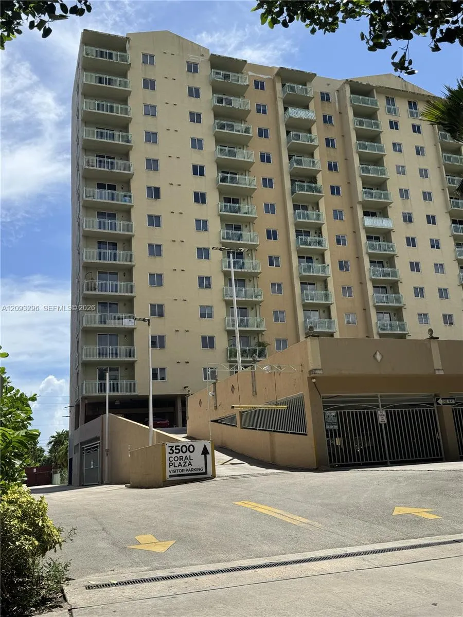 En Venta 3500 Coral Way 412, Miami, FL 33145, Miami, FL 33145