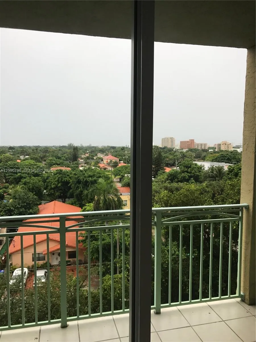 En Venta 3500 Coral Way 703, Miami, FL 33145, Miami, FL 33145