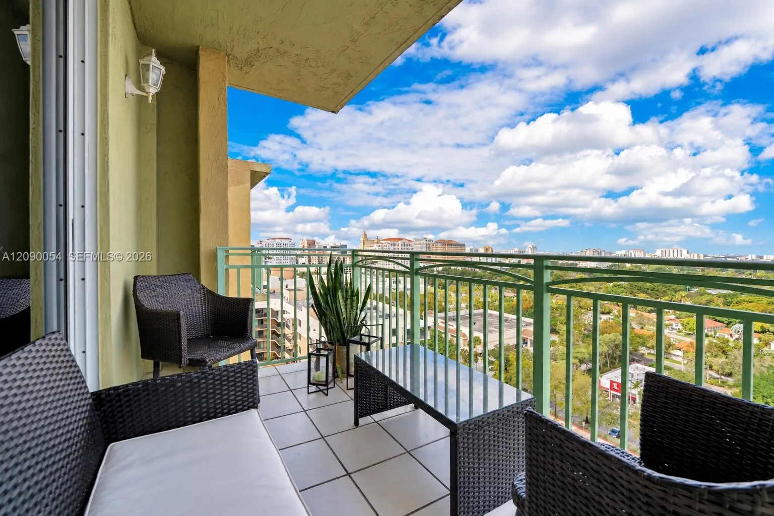 En Renta 3500 Coral Way PH-10, Miami, FL 33145, Miami, FL 33145