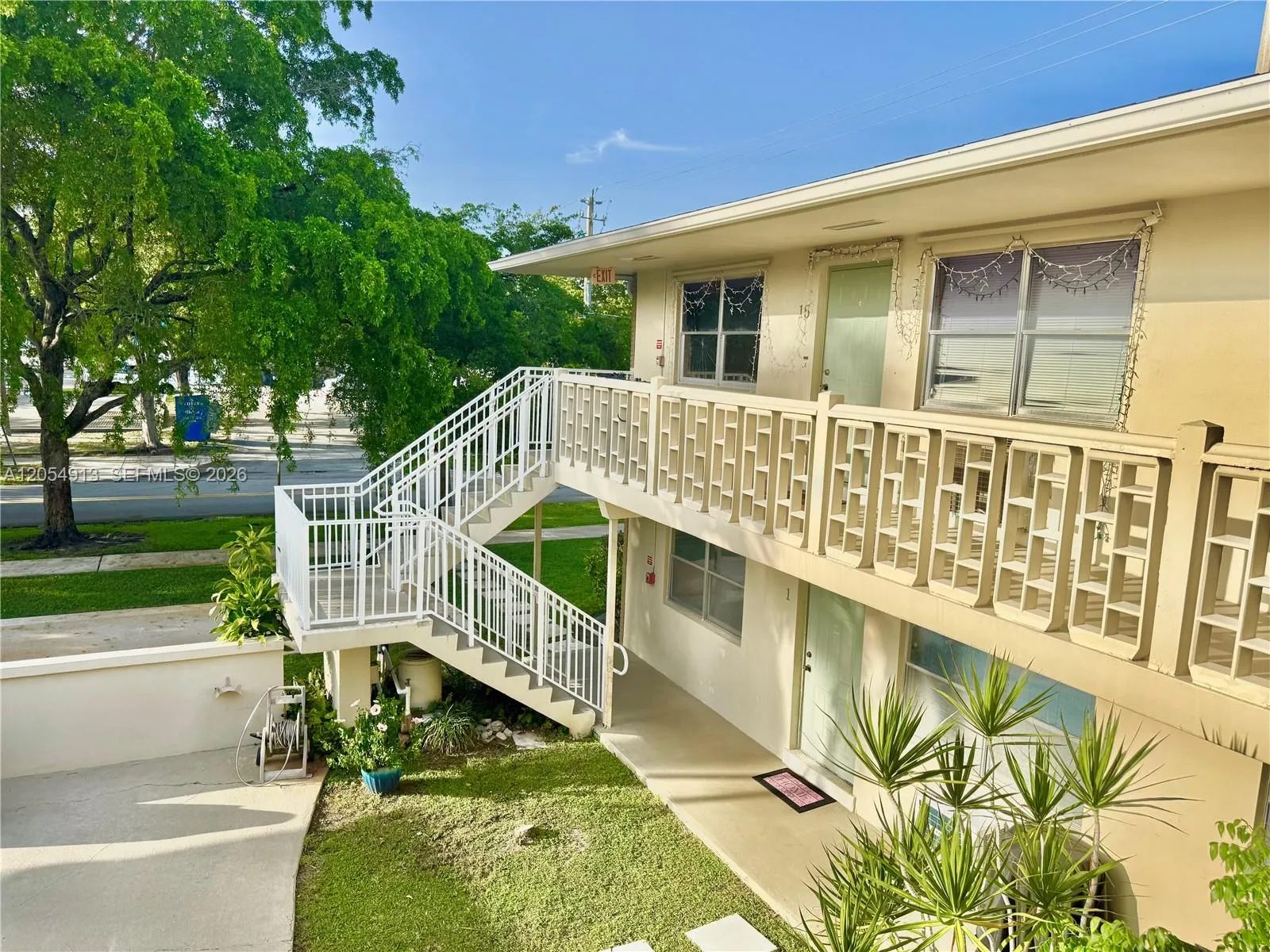 Foto de propiedad en 3500 Harrison Street 12, Hollywood, FL 33021 Hollywood con MLS# 