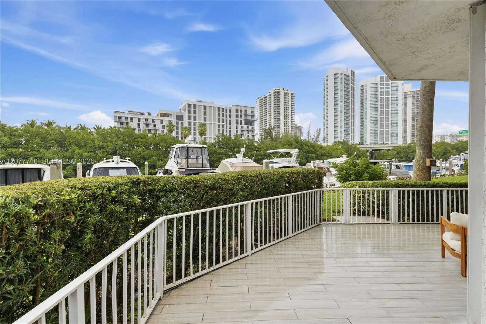 Foto de propiedad en 3500 Mystic Pointe Drive 104, Aventura, FL 33180 Aventura con MLS# 