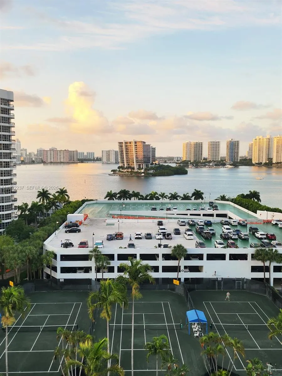 Foto de propiedad en 3500 Mystic Pointe Drive 1201, Aventura, FL 33180 Aventura con MLS#
