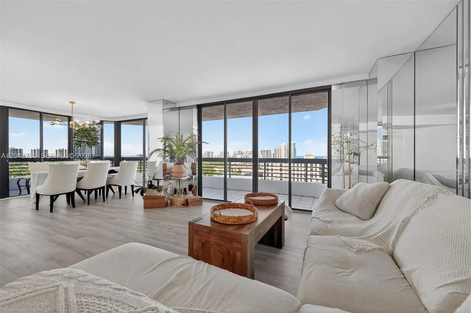 Foto de propiedad en 3500 Mystic Pointe Drive 1804, Aventura, FL 33180 Aventura con MLS#