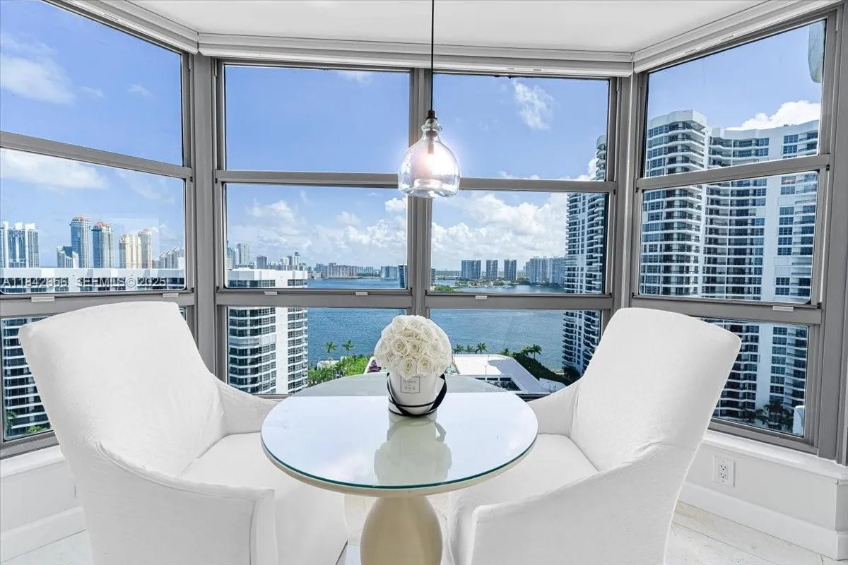 Foto de propiedad en 3500 Mystic Pointe Drive 2101, Aventura, FL 33180 Aventura con MLS#
