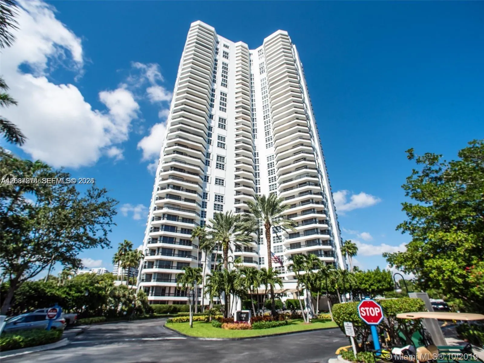 Foto de propiedad en 3500 Mystic Pointe Drive 2306, Aventura, FL 33180 Aventura con MLS#
