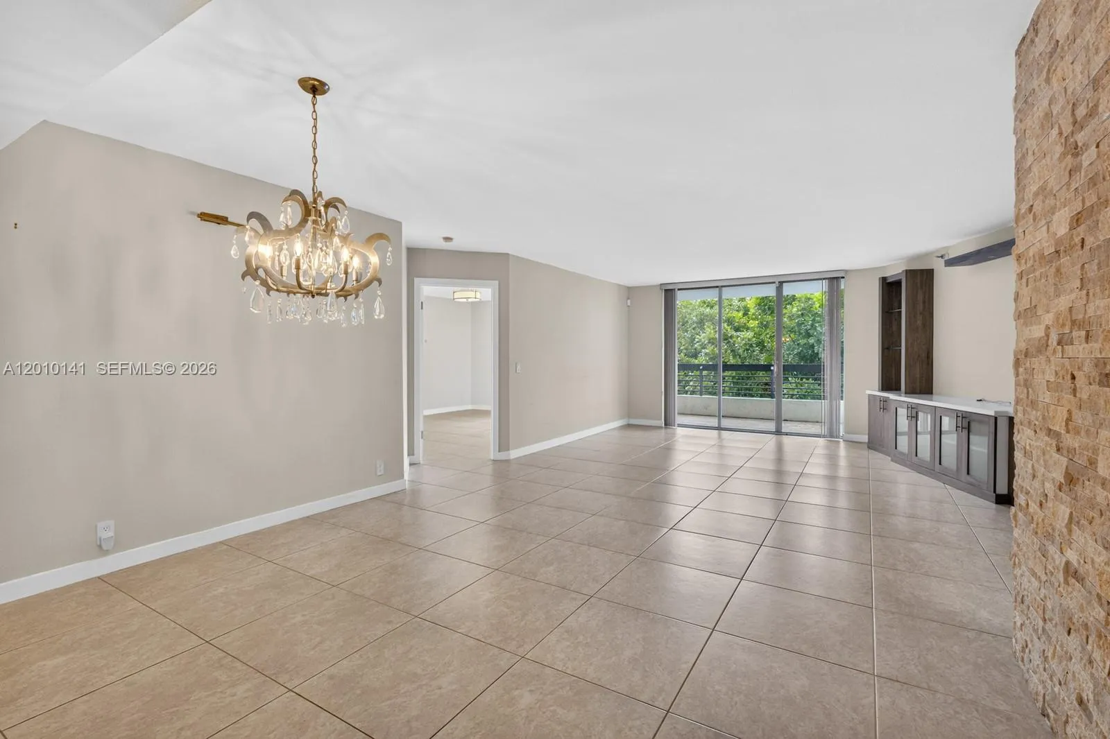 Foto de propiedad en 3500 Mystic Pointe Drive 302, Aventura, FL 33180 Aventura con MLS#