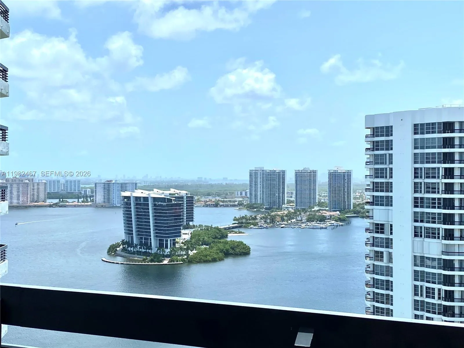 Foto de propiedad en 3500 Mystic Pointe Drive 3103, Aventura, FL 33180 Aventura con MLS#