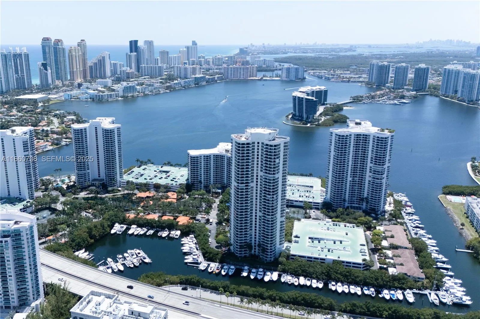 Foto de propiedad en 3500 Mystic Pointe Drive 3502, Aventura, FL 33180 Aventura con MLS# 