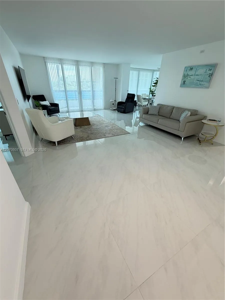 Foto de propiedad en 3500 Mystic Pointe Drive 405, Aventura, FL 33180 Aventura con MLS#