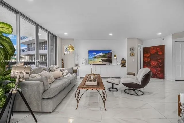 Foto de propiedad en 3500 Mystic Pointe Drive 604, Aventura, FL 33180 Aventura con MLS#