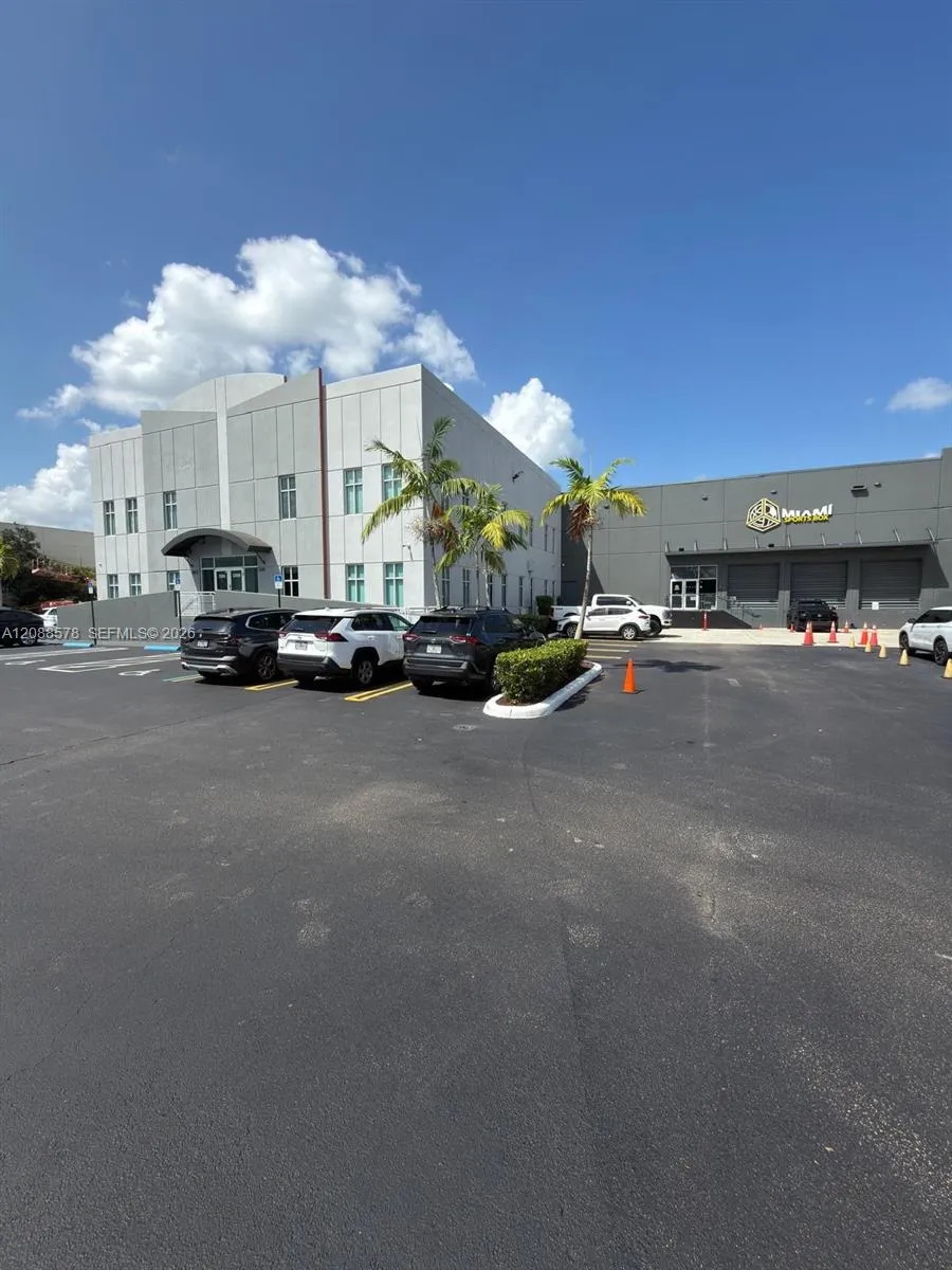 En Renta 3500 NW 114th Avenue 214, Doral, FL 33178, Doral, FL 33178
