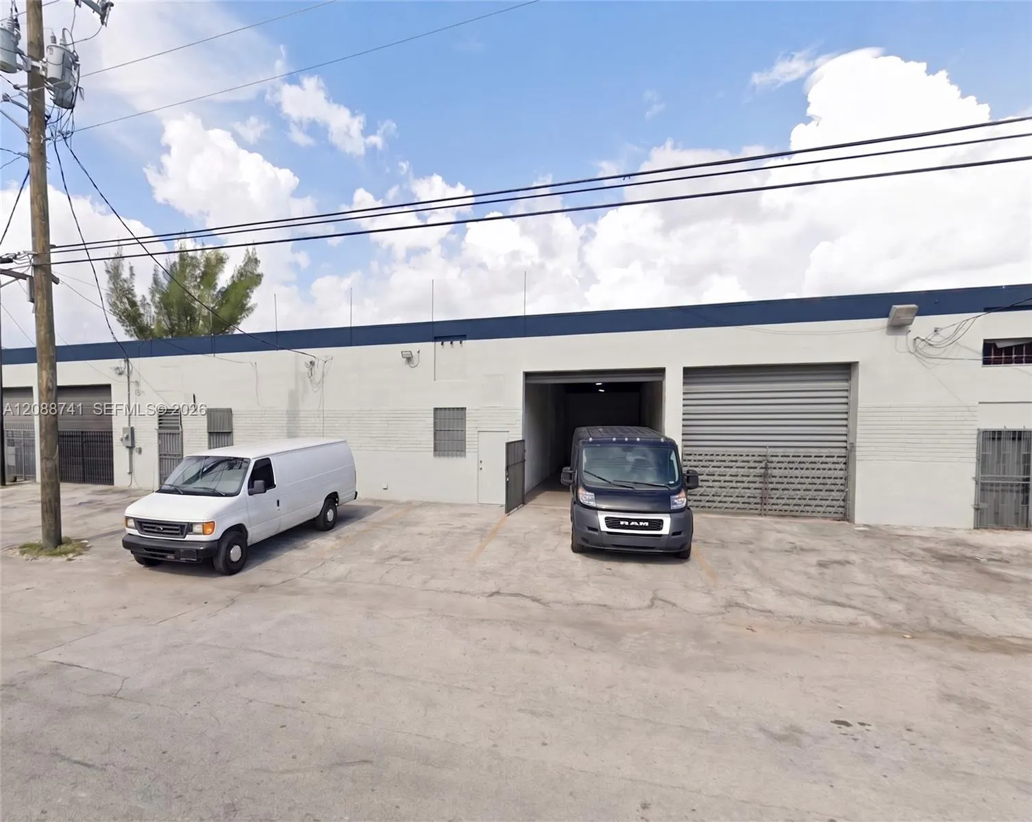 Foto de propiedad en 3500 NW 54th Street 5210, Miami, FL 33142 Miami con MLS# 