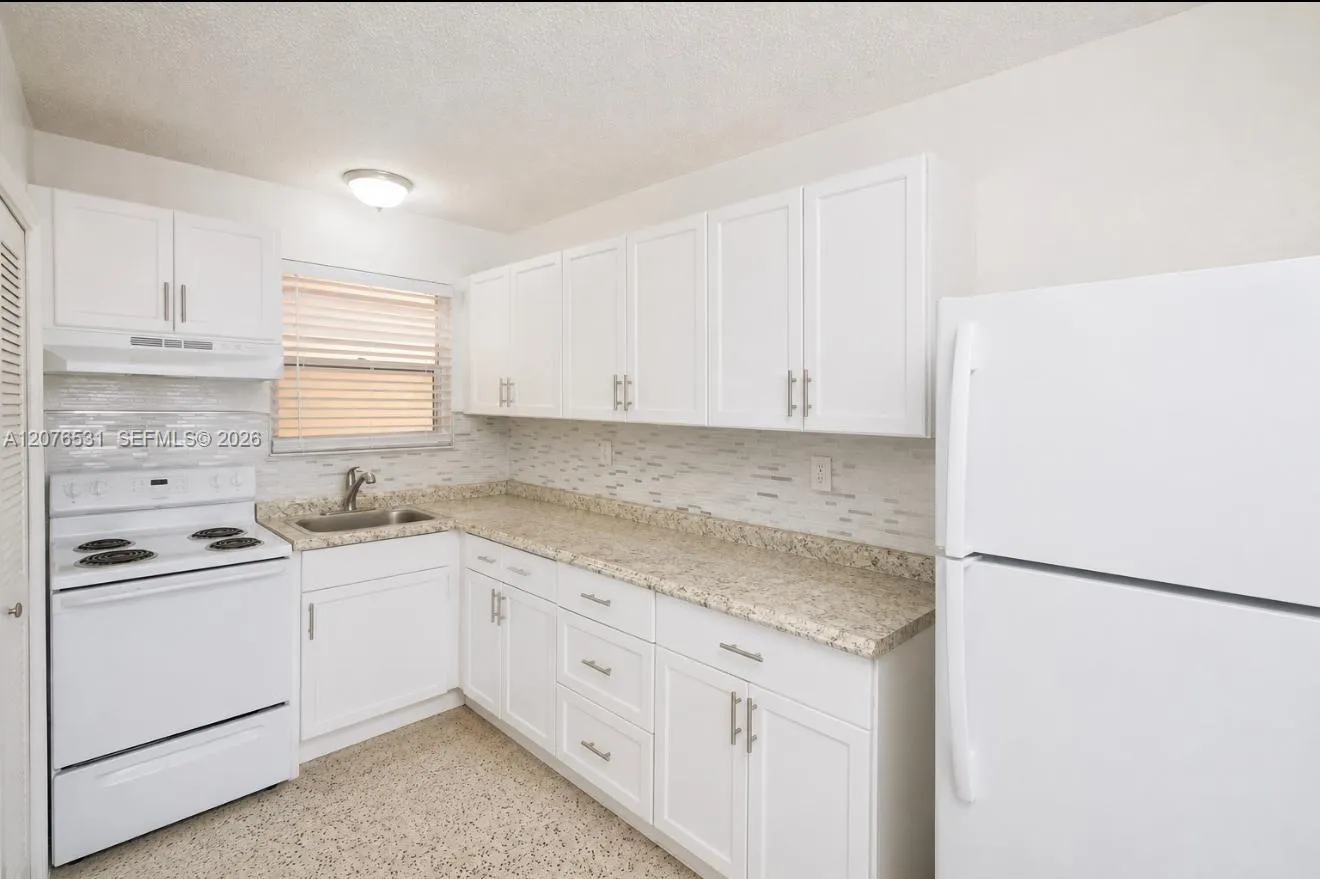 En Renta 3501 W 11th Avenue 213, Hialeah, FL 33012, Hialeah, FL 33012