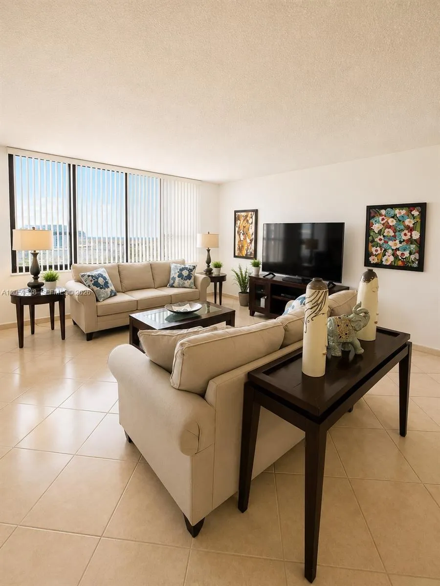 Foto de propiedad en 3505 S Ocean Drive 401, Hollywood, FL 33019 Hollywood con MLS#