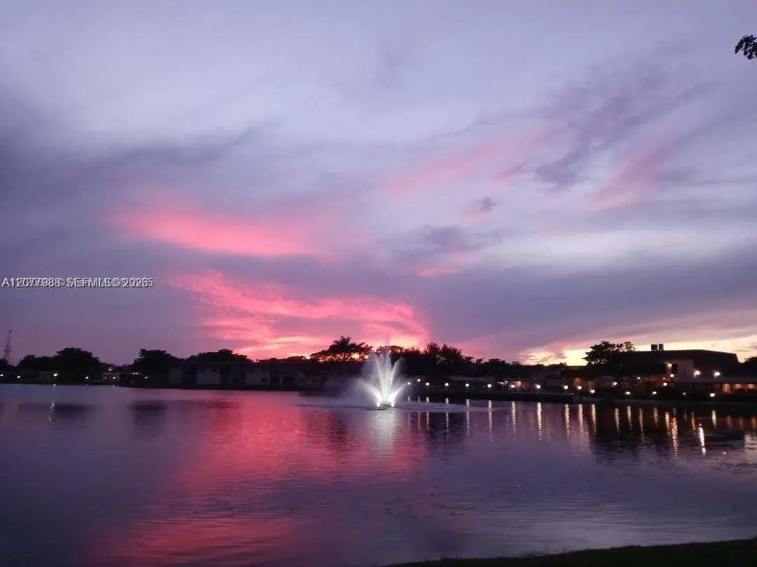 Foto de propiedad en 351 Cambridge Road 308, Hollywood, FL 33024 Hollywood con MLS# 