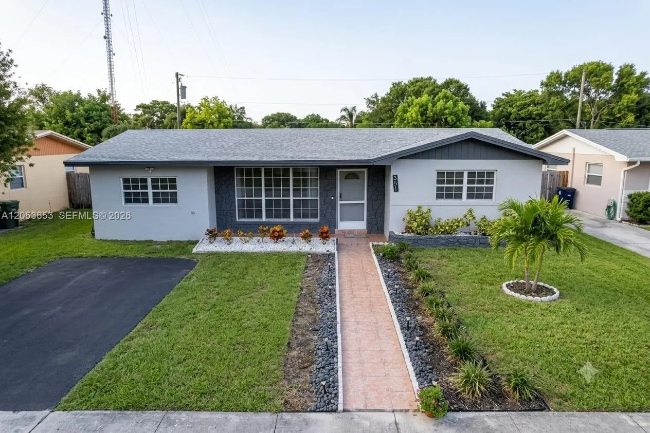 Foto de propiedad en 351 NW 206th Terrace, Miami Gardens, FL 33169 Miami Gardens con MLS# 