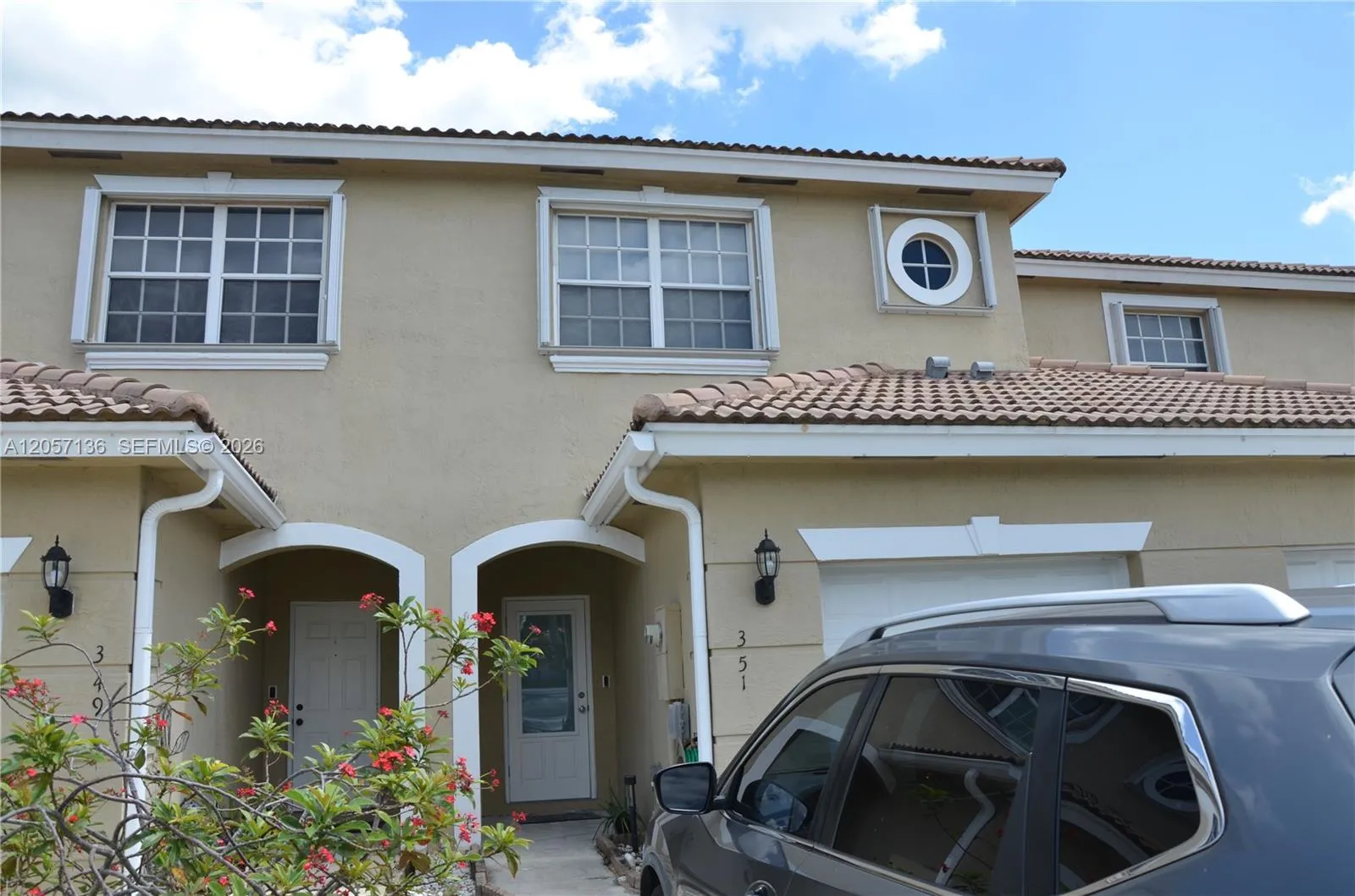 Foto de propiedad en 351 SW 121st Avenue, Pembroke Pines, FL 33025 Pembroke Pines con MLS# 