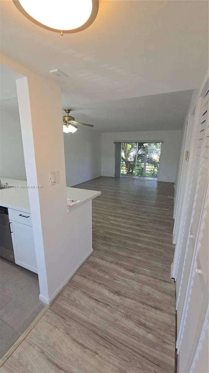 Foto de propiedad en 3511 Inverrary Drive 205, Lauderhill, FL 33319 Lauderhill con MLS# 