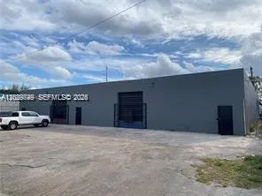 Foto de propiedad en 3520 NW 51st Street, Miami, FL 33142 Miami con MLS# 