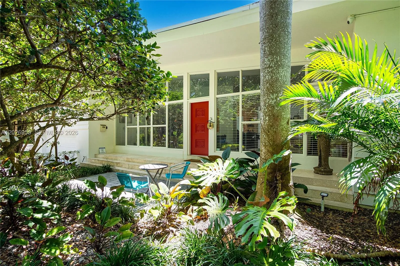 Foto de propiedad en 3520 Saint Gaudens Court, Miami, FL 33133 Miami con MLS# 