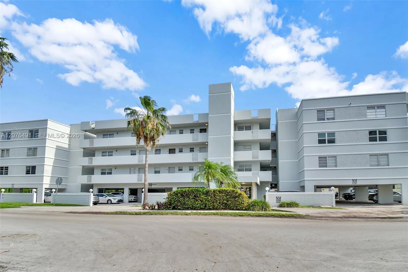 En Venta 3527 NE 168th Street 203, North Miami Beach, FL 33160, North Miami Beach, FL 33160