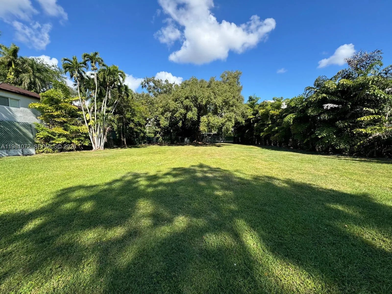 Foto de propiedad en 3528 Royal Palm Avenue, Miami, FL 33133 Miami con MLS# 