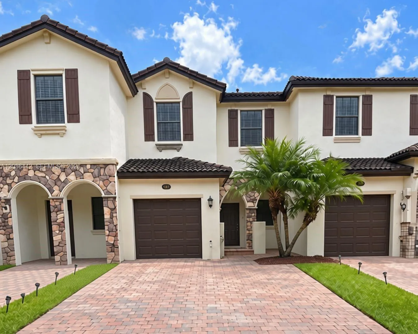 Foto de propiedad en 353 NE 37th Place, Homestead, FL 33033 Homestead con MLS# 