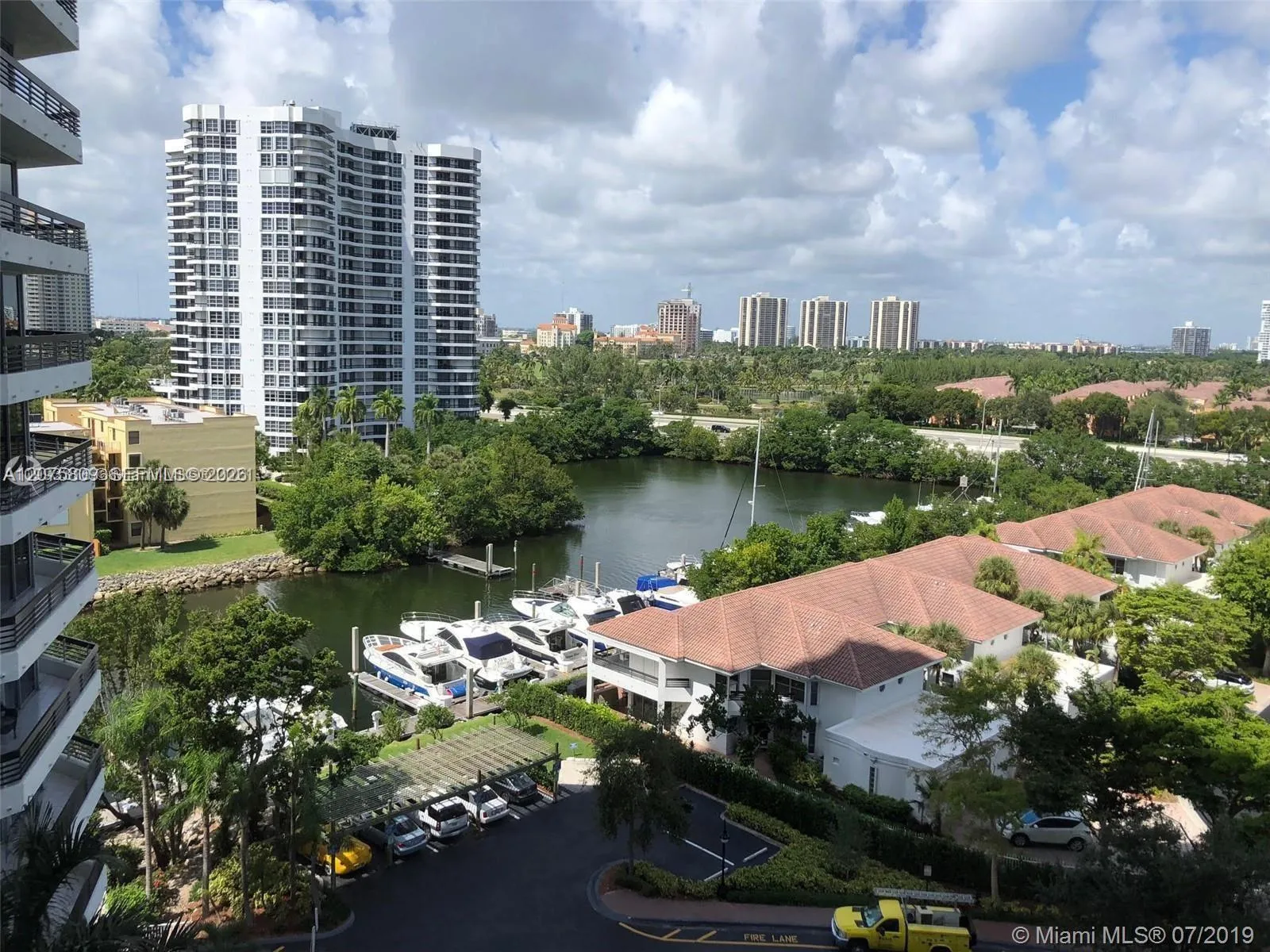 Foto de propiedad en 3530 Mystic Pointe Drive 1008, Aventura, FL 33180 Aventura con MLS# 
