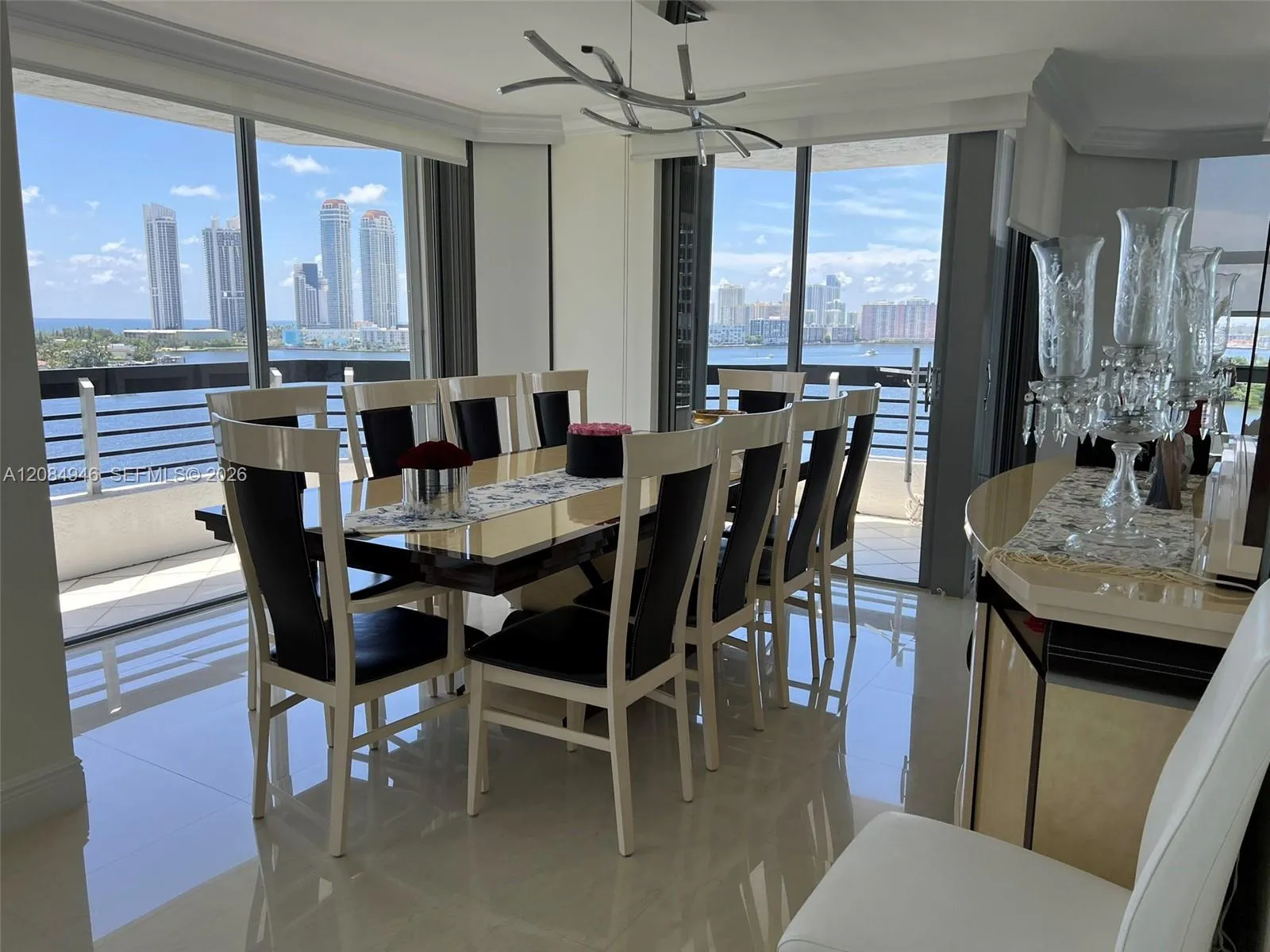En Venta 3530 Mystic Pointe Drive 1215, Aventura, FL 33180, Aventura, FL 33180