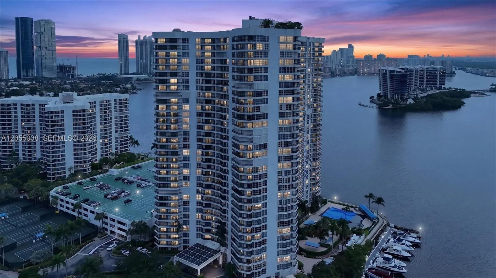 Foto de propiedad en 3530 Mystic Pointe Drive 1606, Aventura, FL 33180 Aventura con MLS# 