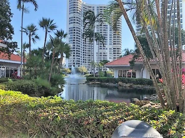 Foto de propiedad en 3530 Mystic Pointe Drive 2108, Aventura, FL 33180 Aventura con MLS# 