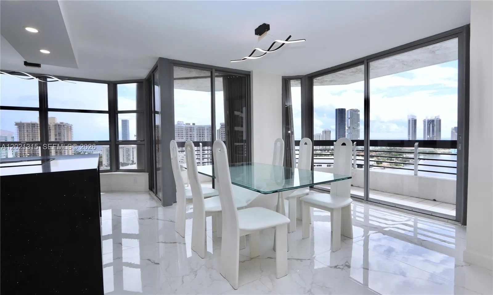 Foto de propiedad en 3530 Mystic Pointe Drive 2510, Aventura, FL 33180 Aventura con MLS# 