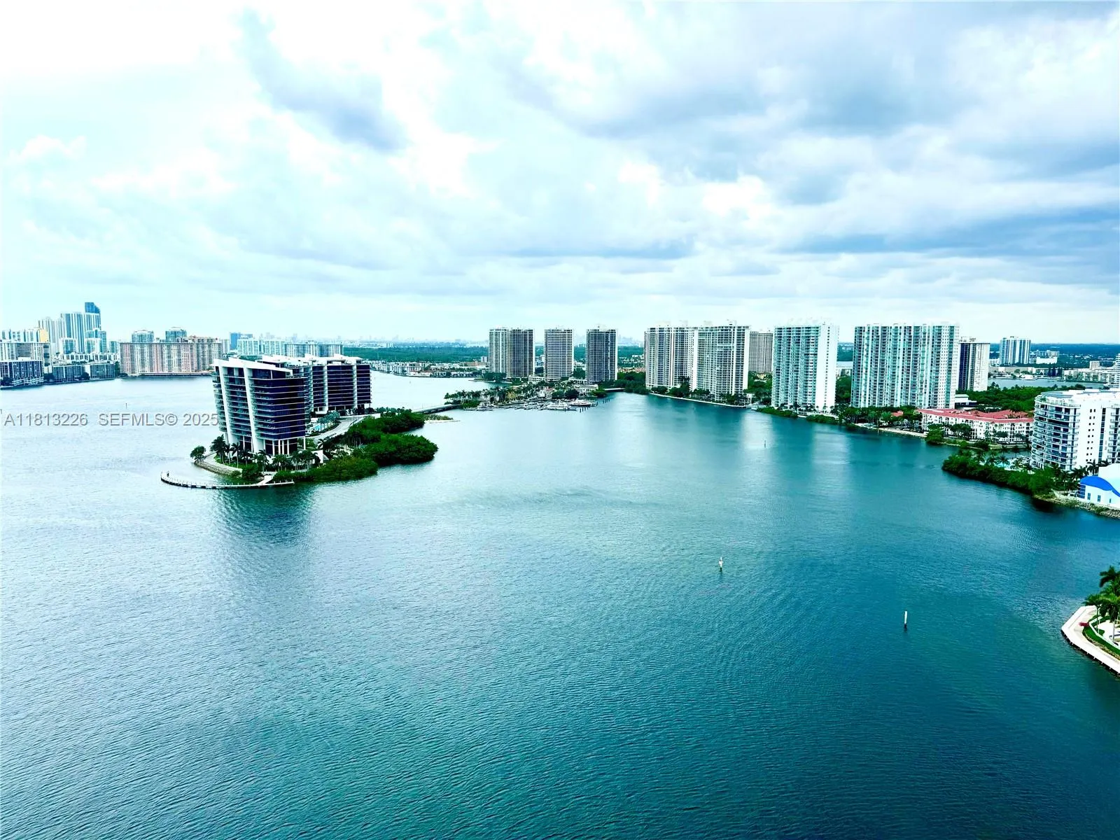Foto de propiedad en 3530 Mystic Pointe Drive 3001, Aventura, FL 33180 Aventura con MLS# 