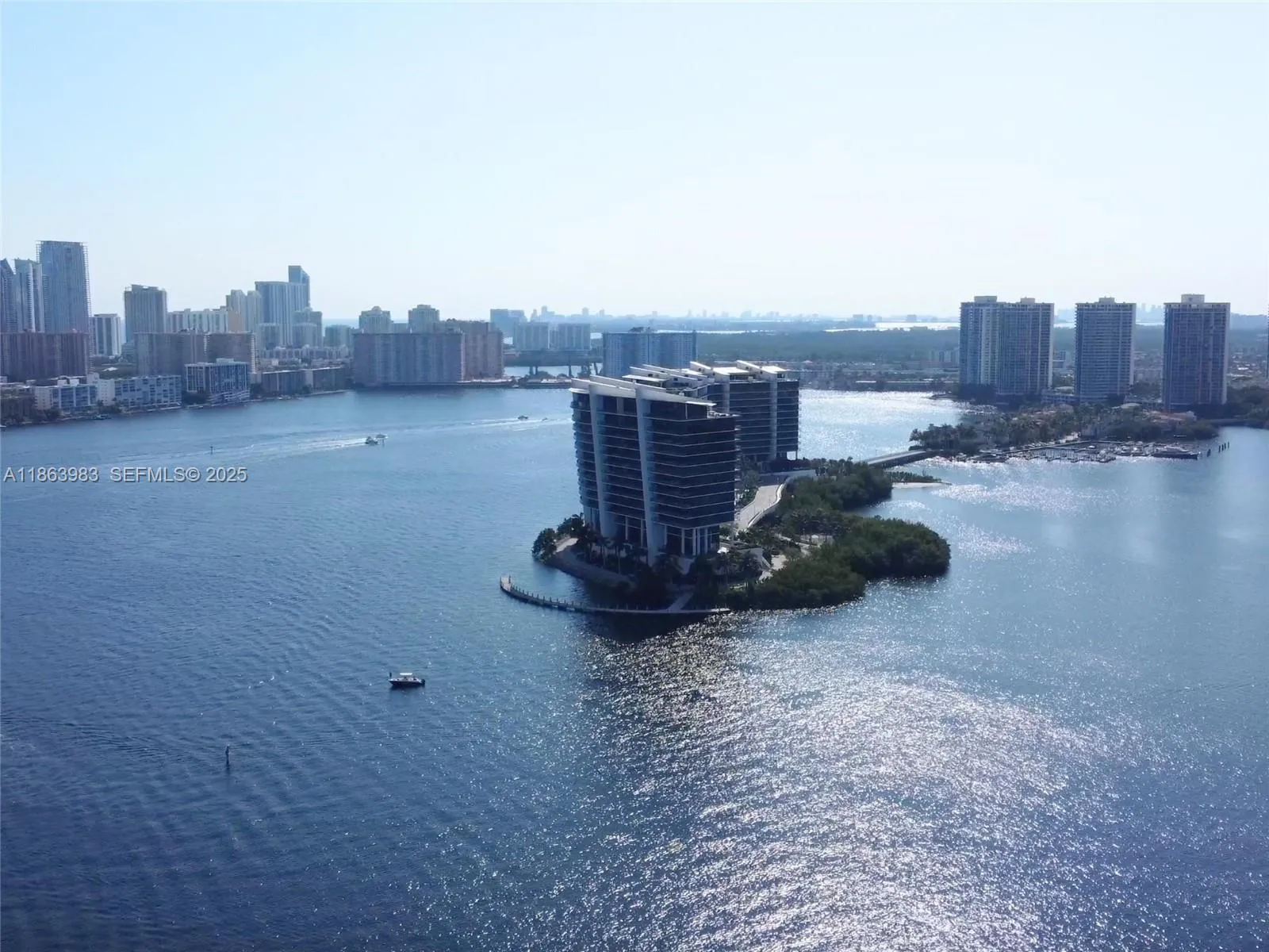Foto de propiedad en 3530 Mystic Pointe Drive 3014, Aventura, FL 33180 Aventura con MLS# 