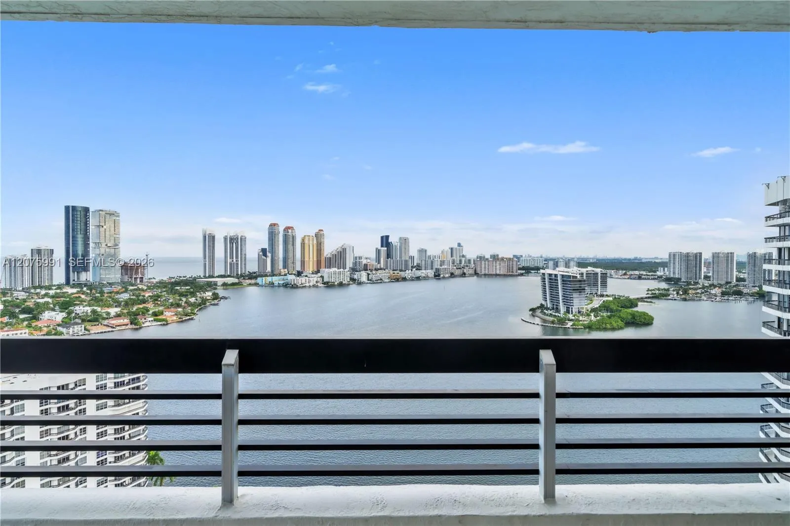 Foto de propiedad en 3530 Mystic Pointe Drive 3210, Aventura, FL 33180 Aventura con MLS# 