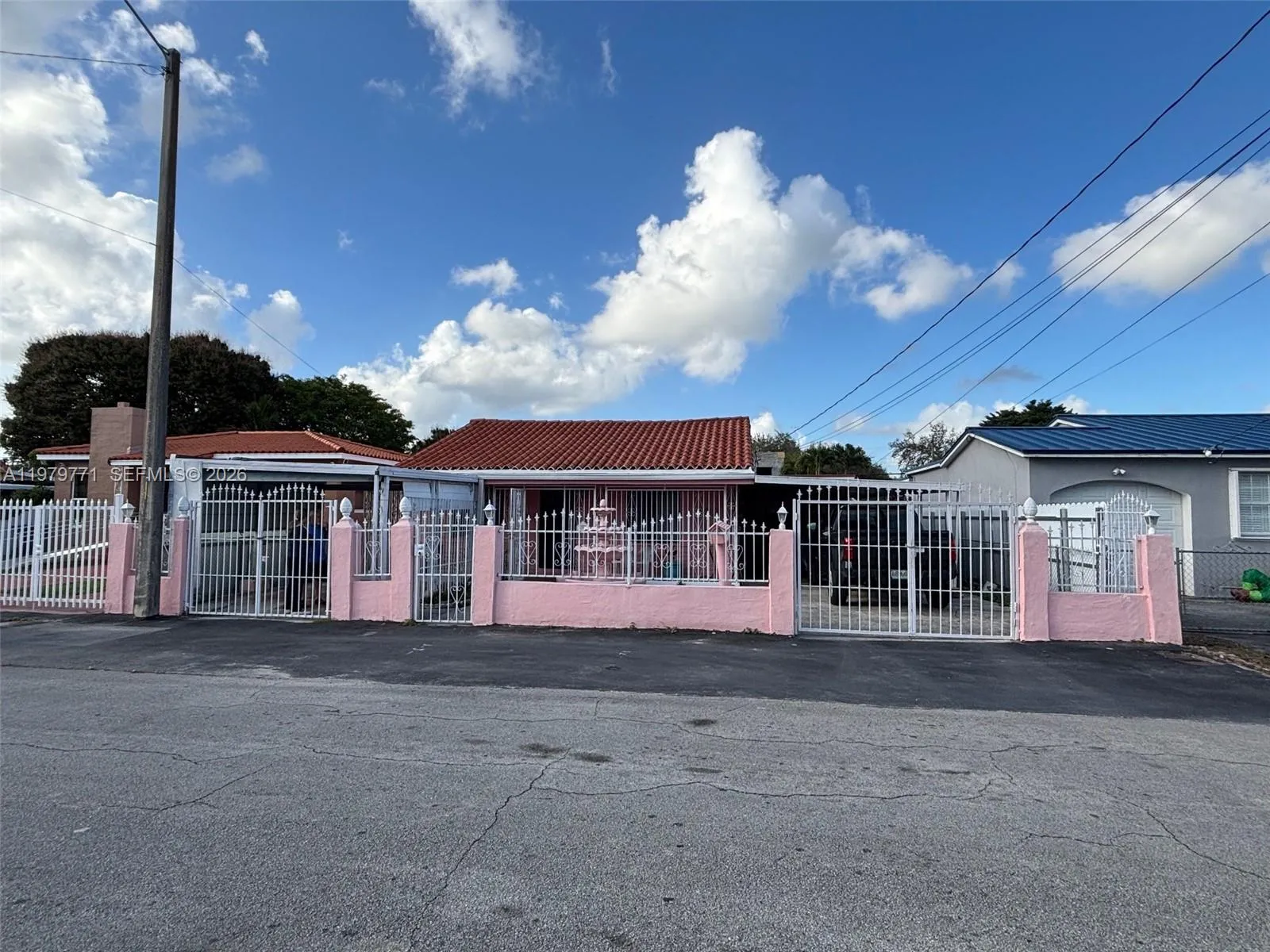 Foto de propiedad en 3533 NW 2nd Terrace, Miami, FL 33125 Miami con MLS# 