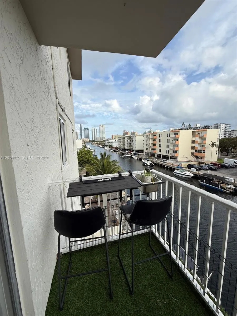En Venta 3536 NE 168th Street 403, North Miami Beach, FL 33160, North Miami Beach, FL 33160