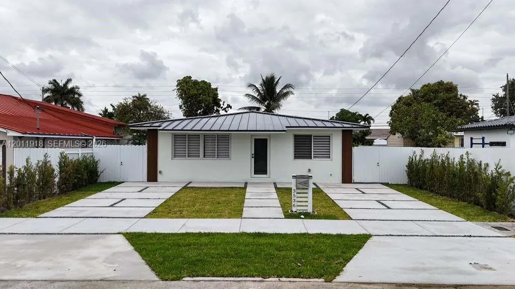 Foto de propiedad en 3536 NW 14th Terrace, Miami, FL 33125 Miami con MLS# 