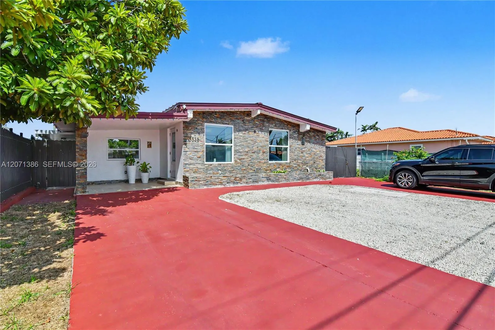 Foto de propiedad en 3538 SW 87th Court, Miami, FL 33165 Miami con MLS# 
