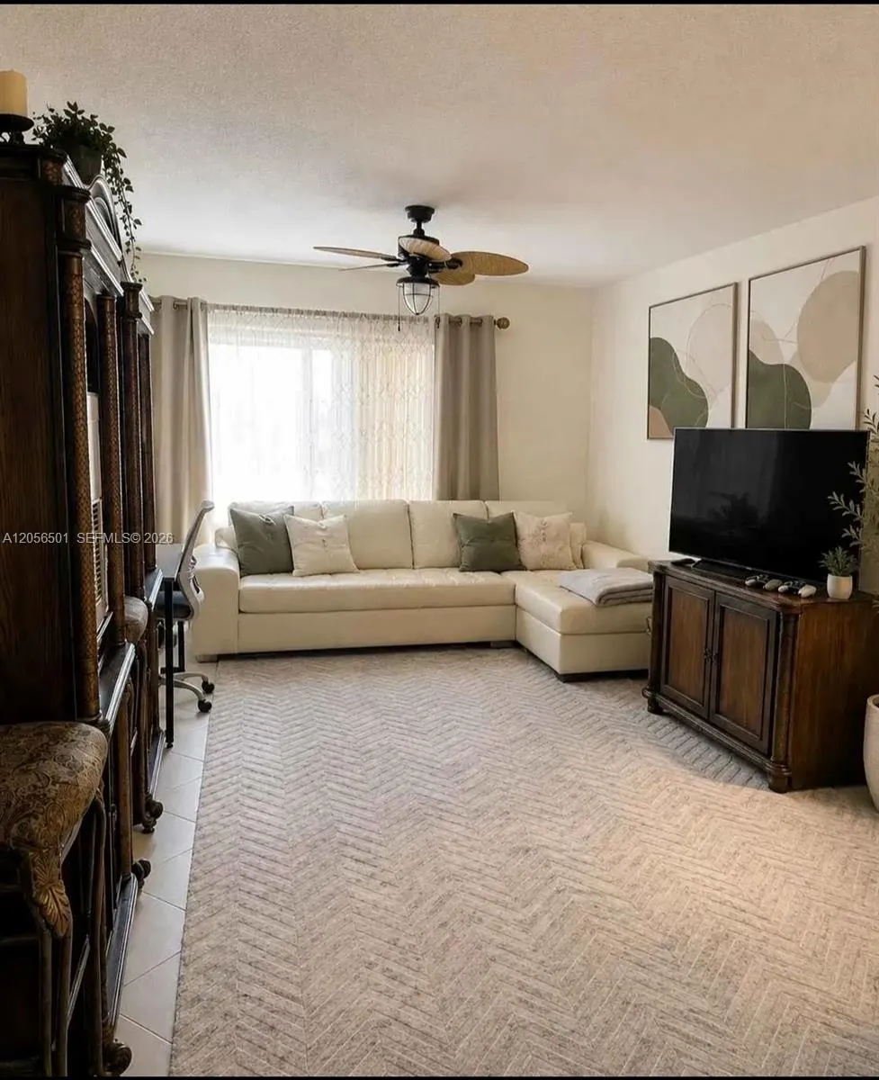 Foto de propiedad en 3545 NE 167th Street 408, North Miami Beach, FL 33160 North Miami Beach con MLS# 