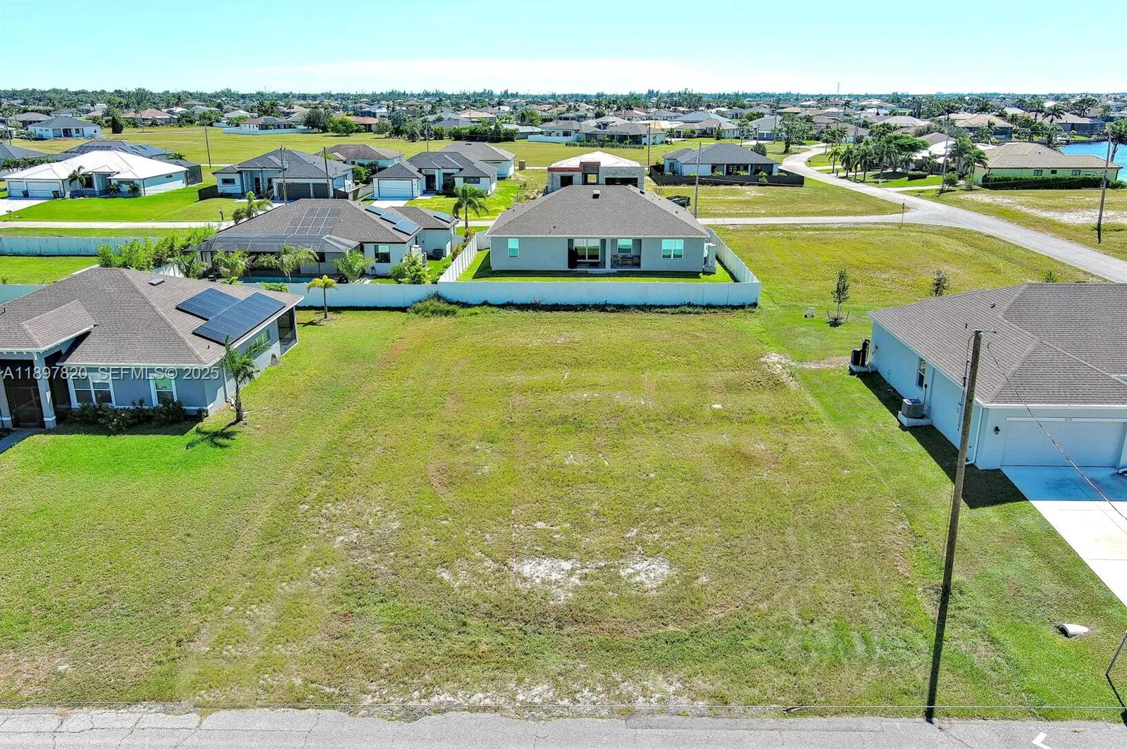 En Venta 3548 NW 21st Terrace, Cape Coral, FL 33993, Cape Coral, FL 33993