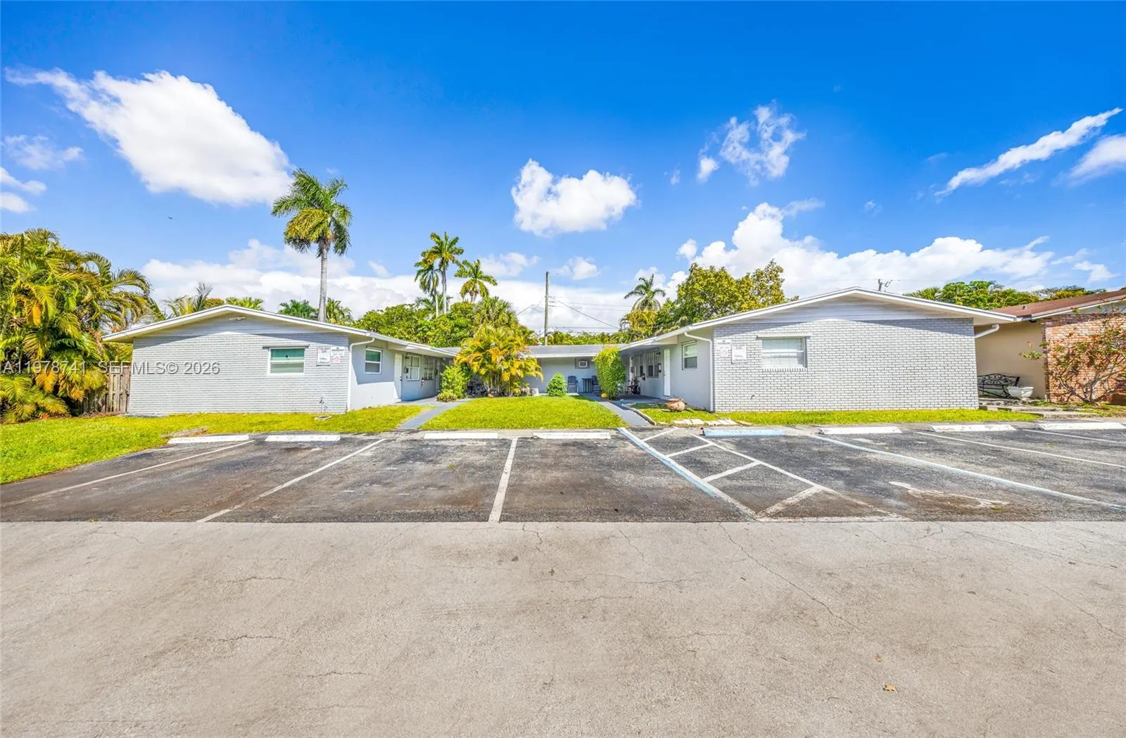 En Venta 355 NW 32nd Street 1-6, Oakland Park, FL 33309, Oakland Park, FL 33309