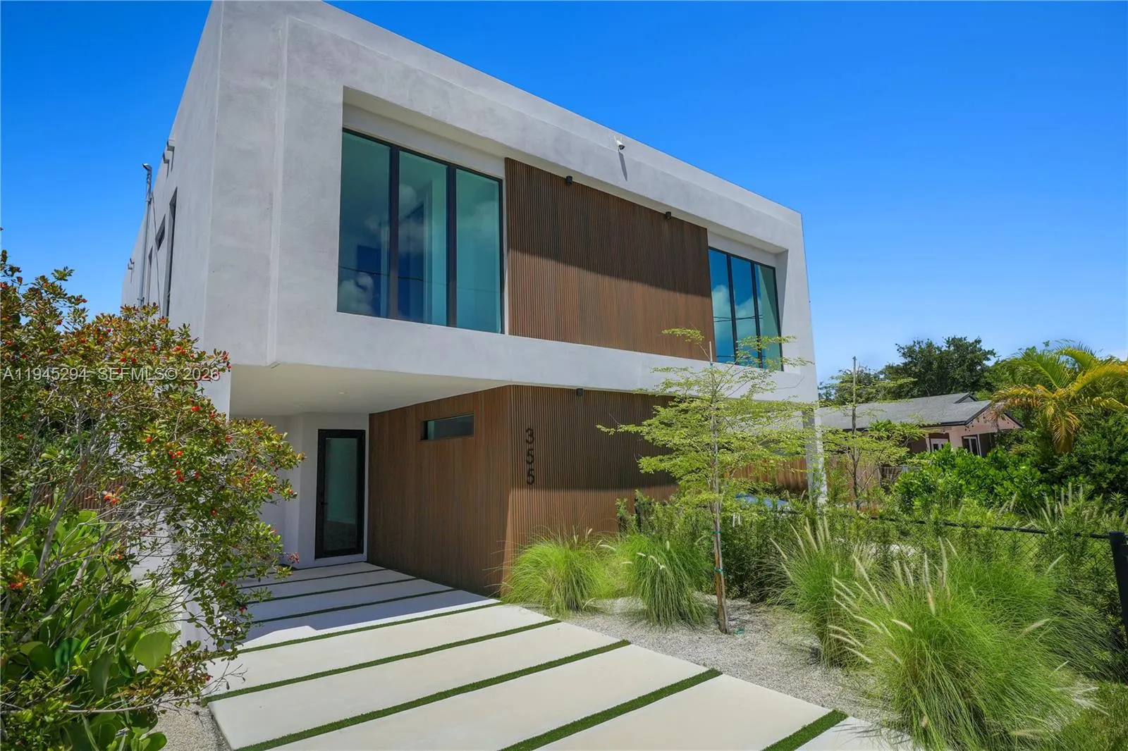 Foto de propiedad en 355 NW 50th Street, Miami, FL 33127 Miami con MLS# 