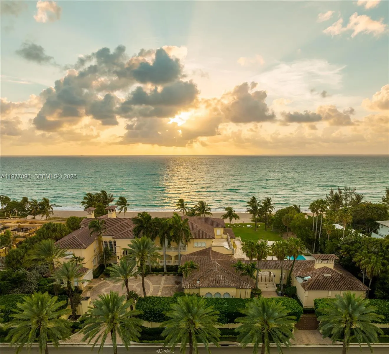 Foto de propiedad en 355 Ocean Boulevard, Golden Beach, FL 33160 Golden Beach con MLS# 